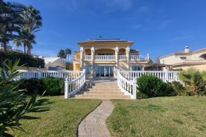 Villa access to the beach